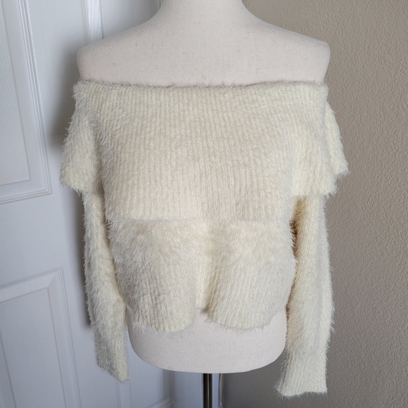 Women's Fuzzy Soft Ivory Crop Top Sweater - Picture 4 of 10